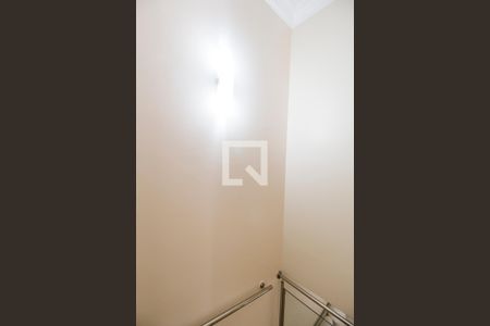 Casa de condomínio à venda com 200m², 4 quartos e 2 vagas Casa de condomínio à venda com 200m², 4 quartos e 2 vagasEscada