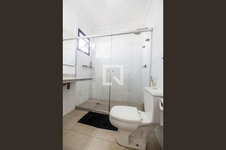 Casa de condomínio à venda com 200m², 4 quartos e 2 vagas Casa de condomínio à venda com 200m², 4 quartos e 2 vagasBanheiro da Suíte