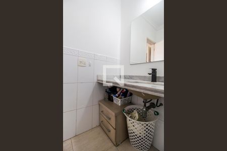 Casa de condomínio à venda com 200m², 4 quartos e 2 vagas Casa de condomínio à venda com 200m², 4 quartos e 2 vagasBanheiro da Suíte