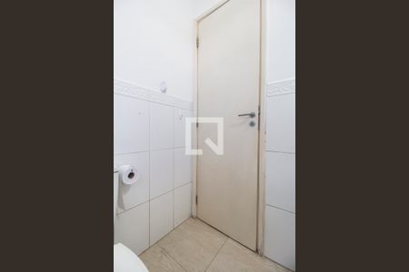 Casa de condomínio à venda com 200m², 4 quartos e 2 vagas Casa de condomínio à venda com 200m², 4 quartos e 2 vagasBanheiro da Suíte