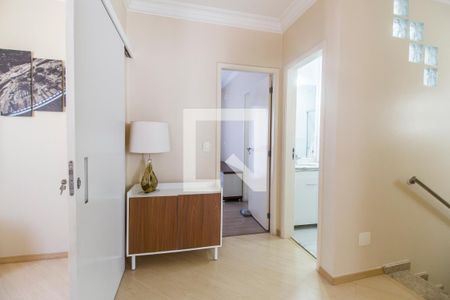 Casa de condomínio à venda com 200m², 4 quartos e 2 vagas Casa de condomínio à venda com 200m², 4 quartos e 2 vagasCorredor