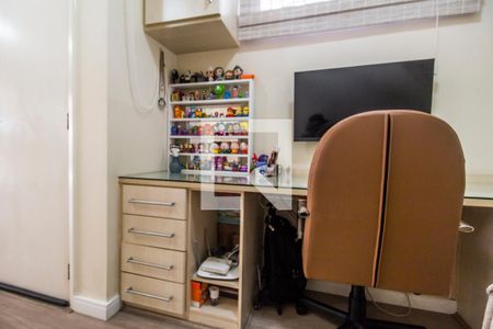 Casa de condomínio à venda com 200m², 4 quartos e 2 vagas Casa de condomínio à venda com 200m², 4 quartos e 2 vagasEscritório