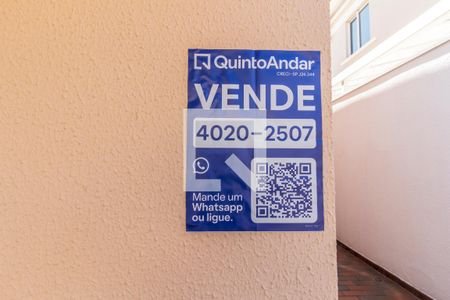 Casa de condomínio à venda com 200m², 4 quartos e 2 vagas Casa de condomínio à venda com 200m², 4 quartos e 2 vagasPlaquinha
