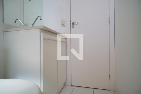 Banheiro da Suíte de apartamento para alugar com 3 quartos, 67m² em Vila Ipiranga, Porto Alegre