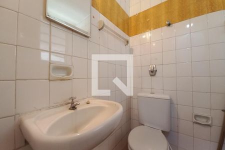 Banheiro de apartamento à venda com 1 quarto, 36m² em Centro, Campinas