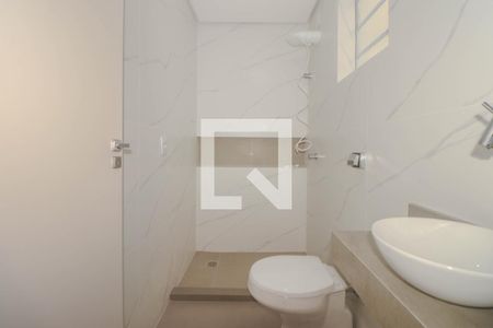 Banheiro de kitnet/studio à venda com 1 quarto, 50m² em Petrópolis, Porto Alegre