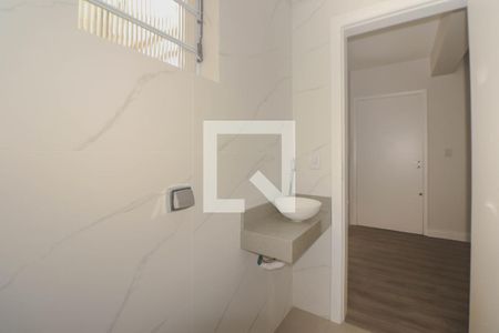 Banheiro de kitnet/studio à venda com 1 quarto, 50m² em Petrópolis, Porto Alegre