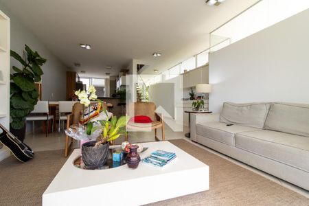 Sala de casa de condomínio à venda com 3 quartos, 360m² em Loteamento Caminhos de San Conrado (sousas), Campinas