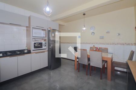 Sala e Cozinha de casa à venda com 2 quartos, 180m² em Humaitá, Porto Alegre