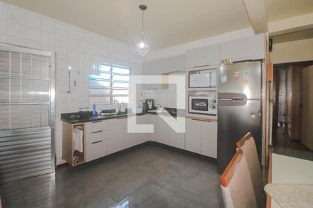 Sala e Cozinha de casa à venda com 2 quartos, 180m² em Humaitá, Porto Alegre