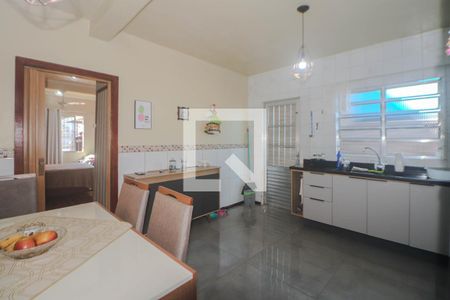 Sala e Cozinha de casa à venda com 2 quartos, 180m² em Humaitá, Porto Alegre