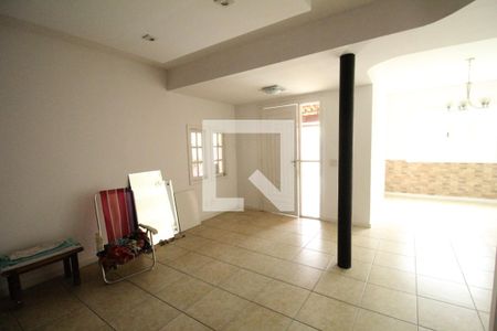 Sala de casa de condomínio à venda com 3 quartos, 131m² em Jacarepaguá, Rio de Janeiro