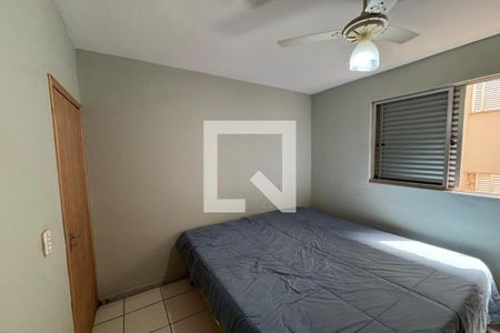 Dormitório 01 de apartamento para alugar com 2 quartos, 52m² em Vila Tiberio, Ribeirão Preto