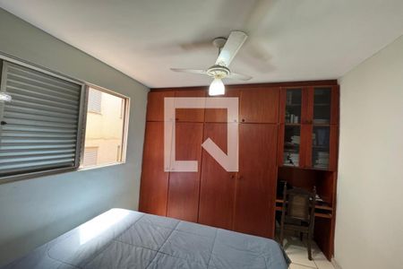 Dormitório 01 de apartamento para alugar com 2 quartos, 52m² em Vila Tiberio, Ribeirão Preto