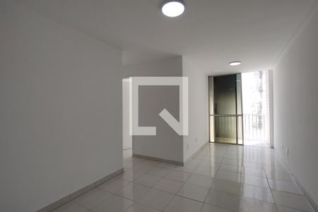 Sala de apartamento para alugar com 2 quartos, 70m² em Anil, Rio de Janeiro