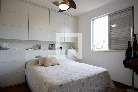 Suíte de apartamento à venda com 4 quartos, 140m² em Santo Antônio, Belo Horizonte