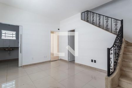 Sala de casa para alugar com 5 quartos, 306m² em Jardim Luzitânia, São Paulo