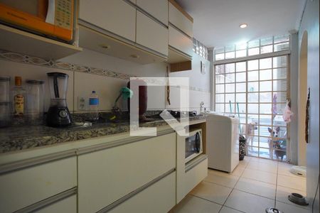 Cozinha de apartamento à venda com 1 quarto, 42m² em São João, Porto Alegre