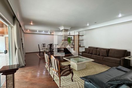 Sala de casa de condomínio à venda com 4 quartos, 486m² em Residencial Cinco (alphaville), Santana de Parnaíba