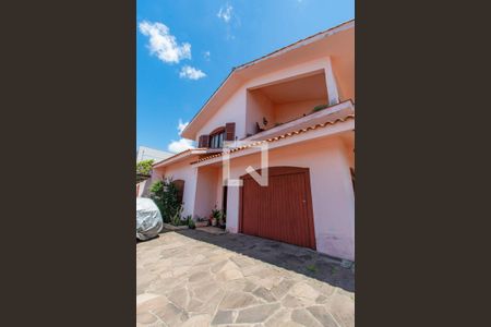 Casa para alugar com 290m², 4 quartos e 4 vagas Casa para alugar com 290m², 4 quartos e 4 vagasFachada