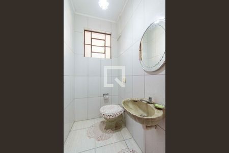 Casa para alugar com 290m², 4 quartos e 4 vagas Casa para alugar com 290m², 4 quartos e 4 vagasBanheiro Social