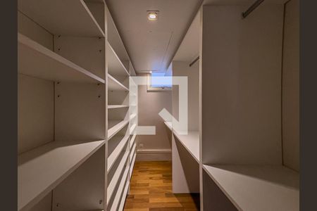 Apartamento à venda com 3 quartos, 223m² em Itaim Bibi, São Paulo