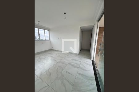 Apartamento à venda com 2 quartos, 380m² em Serrano, Belo Horizonte