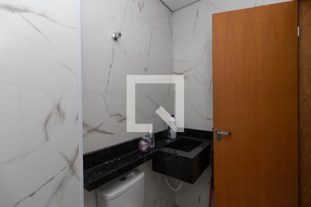 Banheiro de apartamento à venda com 1 quarto, 27m² em Vila Mazzei, São Paulo