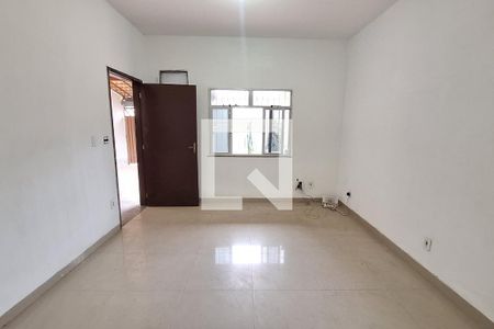 Sala de casa para alugar com 2 quartos, 220m² em Saracuruna, Duque de Caxias