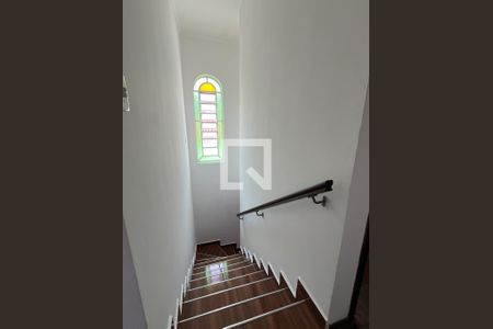 Escada de casa para alugar com 4 quartos, 80m² em Vila dos Remedios, São Paulo