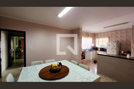 Casa à venda com 320m², 3 quartos e 2 vagas Casa à venda com 320m², 3 quartos e 2 vagasSala de Jantar