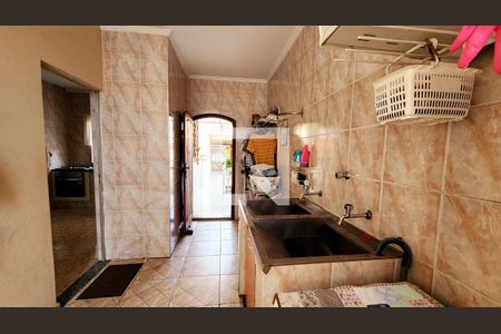 Casa à venda com 320m², 3 quartos e 2 vagas Casa à venda com 320m², 3 quartos e 2 vagasLavanderia