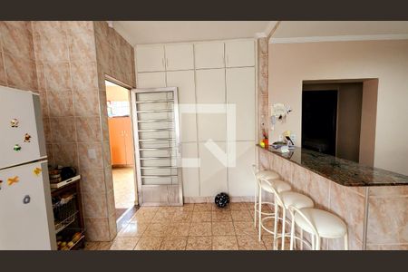 Casa à venda com 320m², 3 quartos e 2 vagas Casa à venda com 320m², 3 quartos e 2 vagasCozinha