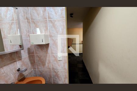 Casa à venda com 320m², 3 quartos e 2 vagas Casa à venda com 320m², 3 quartos e 2 vagasBanheiro salão