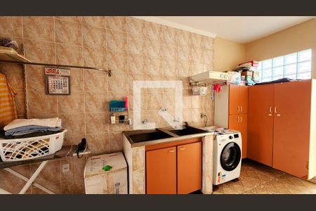 Casa à venda com 320m², 3 quartos e 2 vagas Casa à venda com 320m², 3 quartos e 2 vagasLavanderia