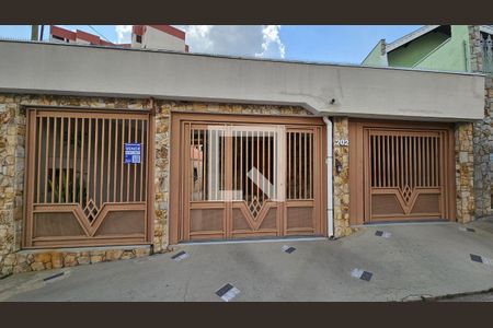 Casa à venda com 320m², 3 quartos e 2 vagas Casa à venda com 320m², 3 quartos e 2 vagasFachada