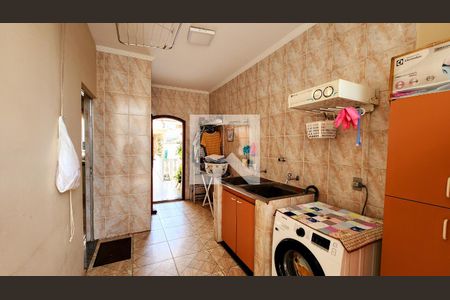 Casa à venda com 320m², 3 quartos e 2 vagas Casa à venda com 320m², 3 quartos e 2 vagasLavanderia