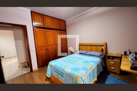 Casa à venda com 320m², 3 quartos e 2 vagas Casa à venda com 320m², 3 quartos e 2 vagasQuarto 3 - Suíte