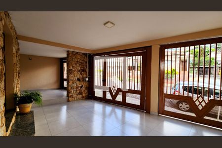 Casa à venda com 320m², 3 quartos e 2 vagas Casa à venda com 320m², 3 quartos e 2 vagasGaragem