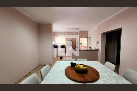 Casa à venda com 320m², 3 quartos e 2 vagas Casa à venda com 320m², 3 quartos e 2 vagasSala de Jantar