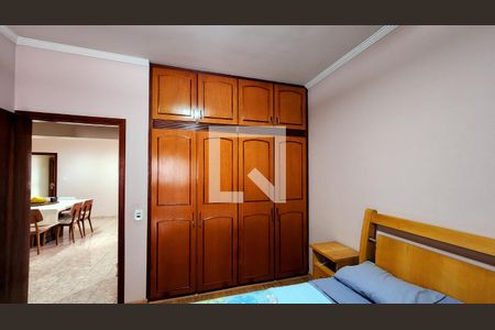 Casa à venda com 320m², 3 quartos e 2 vagas Casa à venda com 320m², 3 quartos e 2 vagasQuarto 3 - Suíte