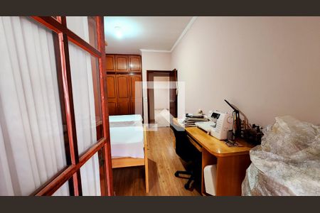 Casa à venda com 320m², 3 quartos e 2 vagas Casa à venda com 320m², 3 quartos e 2 vagasQuarto 2 - Suíte