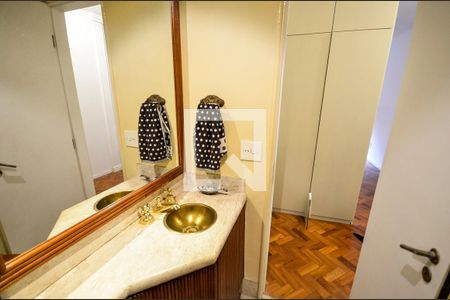 Lavabo de apartamento para alugar com 4 quartos, 160m² em Tijuca, Rio de Janeiro