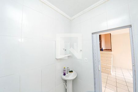 Banheiro de casa para alugar com 1 quarto, 50m² em Jardim Teresa, São Paulo