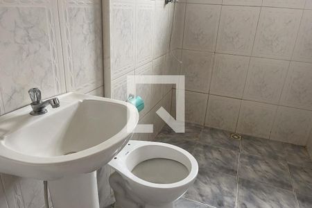 Banheiro de casa para alugar com 1 quarto, 21m² em Parque Lafaiete, Duque de Caxias