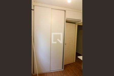 Quarto 1 de casa para alugar com 2 quartos, 110m² em Jardim Roberto, Osasco