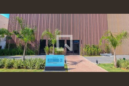 Apartamento à venda com 47m², 2 quartos e 1 vaga Apartamento à venda com 47m², 2 quartos e 1 vagaFachada e portaria