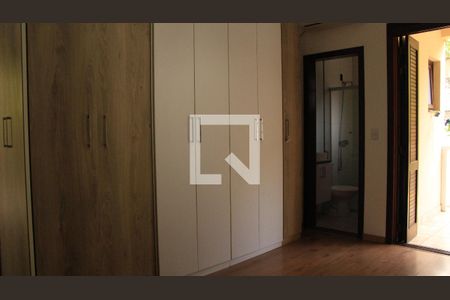 Quarto 2 de casa à venda com 3 quartos, 305m² em Vila Jardim, Porto Alegre