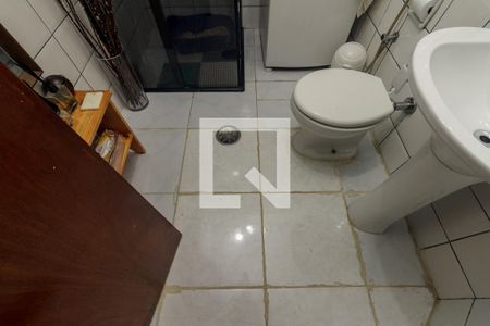 Banheiro de kitnet/studio para alugar com 1 quarto, 38m² em República, São Paulo