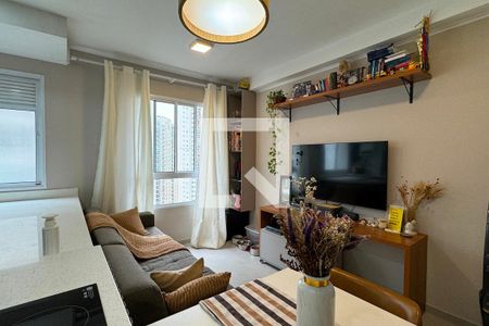 Sala de apartamento à venda com 1 quarto, 42m² em Jardim Tupanci, Barueri